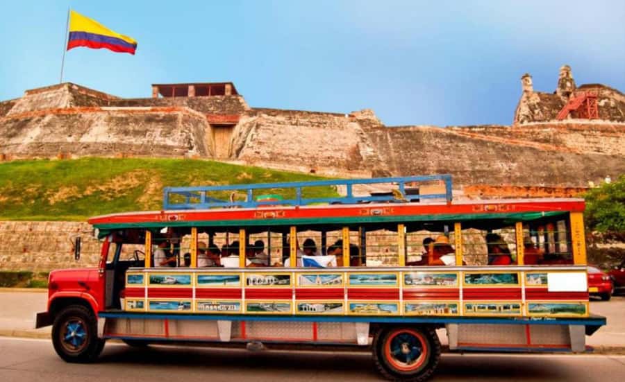 Cartagena: Panoramic City Tour, Monuments, Walls, Castle - Seeing the modern districts from a chiva