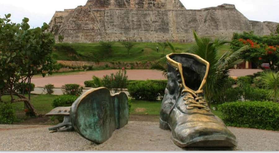Cartagena: Panoramic City Tour, Monuments, Walls, Castle - Cartagena’s letters make an easy photo stop