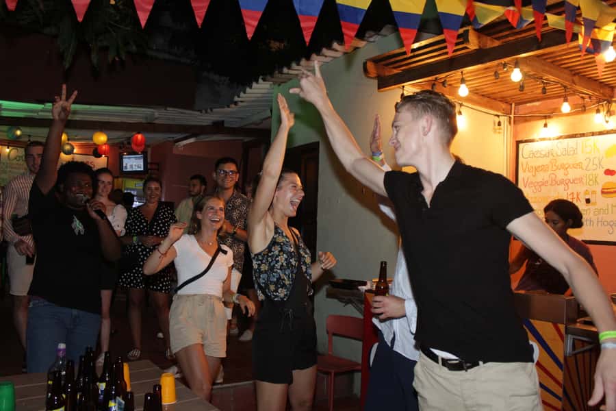 Cartagena: Pub Crawl with Dancing Lessons and Free Shots - Salsa and Champeta lessons: what to expect