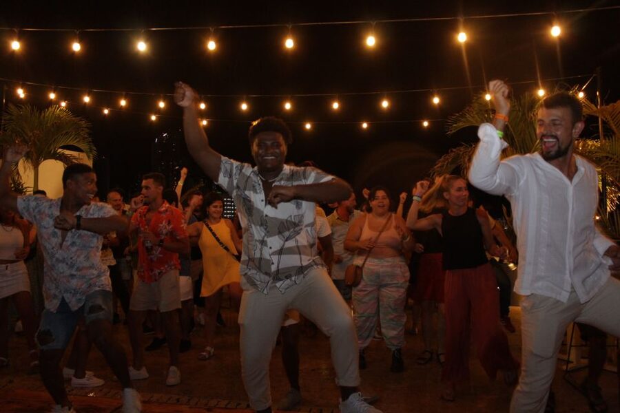Cartagena: Pub Crawl with Dancing Lessons and Free Shots - Who should book this night out?