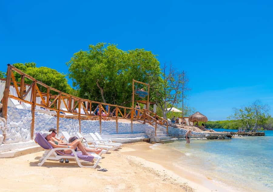 Cartagena: Rosario Islands Day Tour with Snorkel & Lunch - What this Cartagena island tour is really like