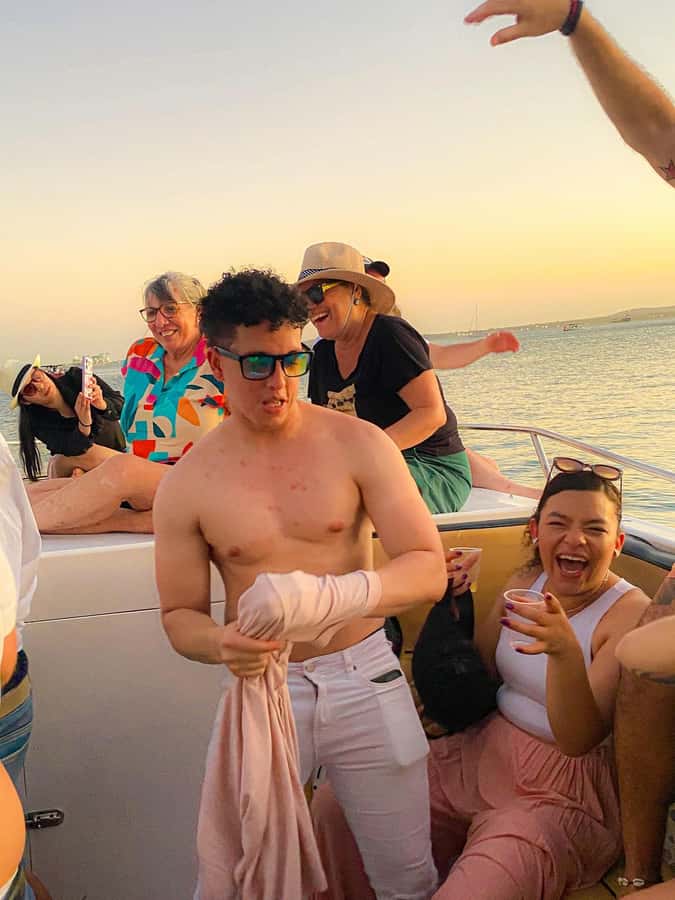 Cartagena: Sunset in boat in the bay with music and liquor - What the open bar includes
