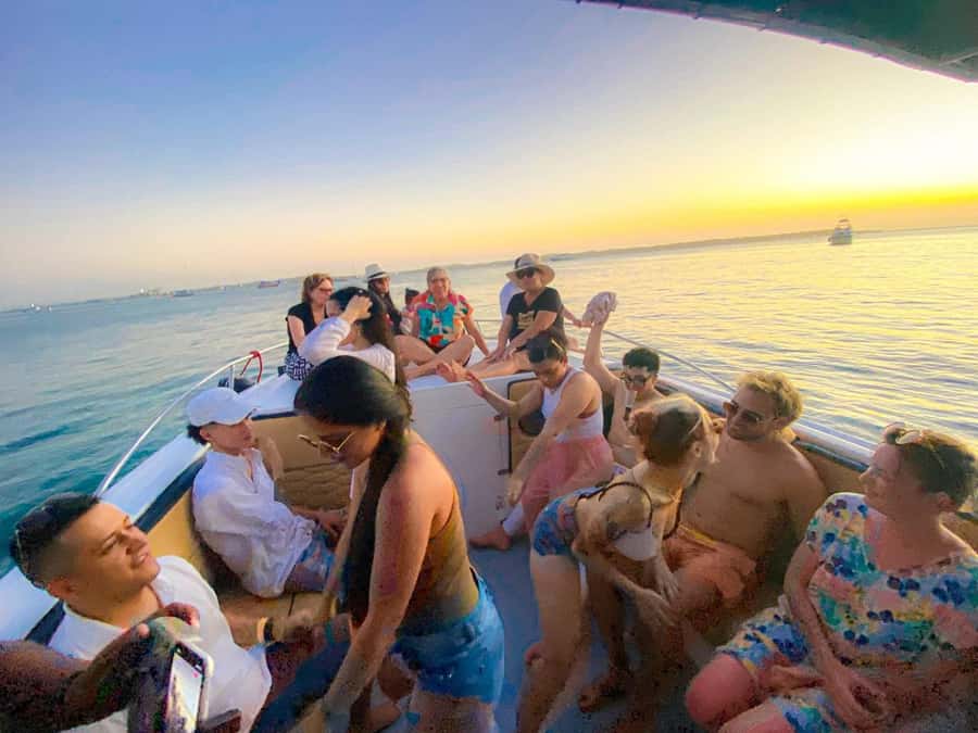 Cartagena: Sunset in boat in the bay with music and liquor - Is $24 a fair price?