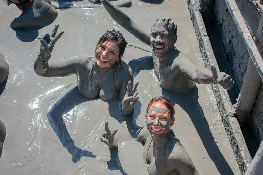 Cartagena: Totumo Mud Volcano Experience - Rinsing off in the nearby lake