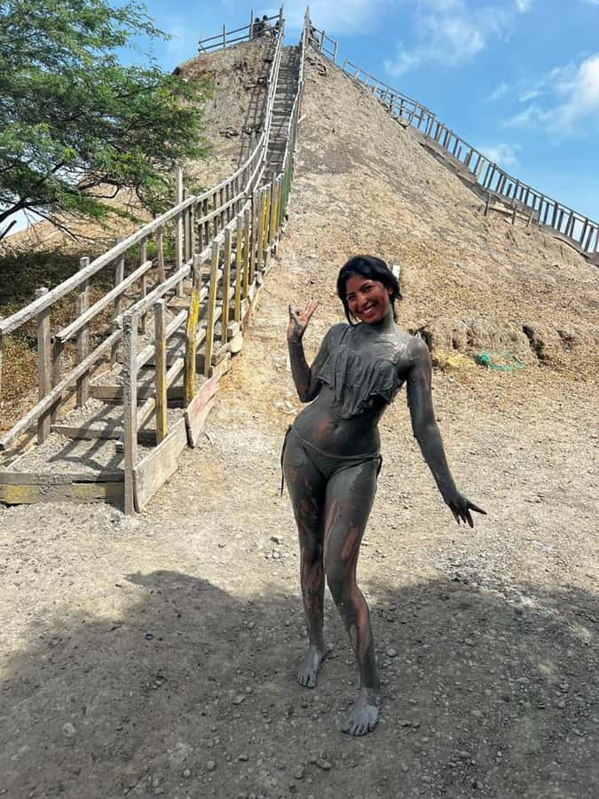 Cartagena: Totumo Mud Volcano with Bilingual Guide - Lunch, pools, and beach time at Arena Beach Hotel