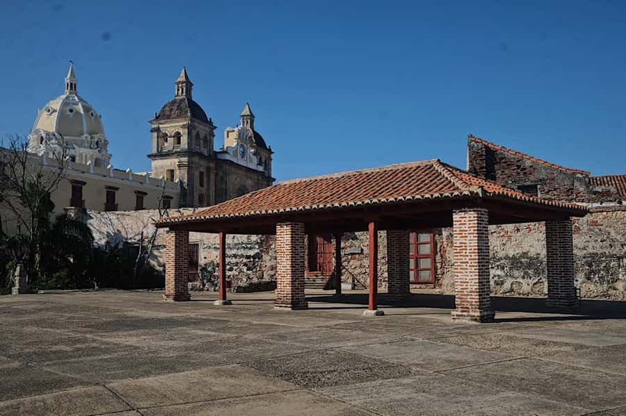 Cartagena: Walled City and Getsemani Shared Walking Tour - Why this walk works as a Cartagena introduction