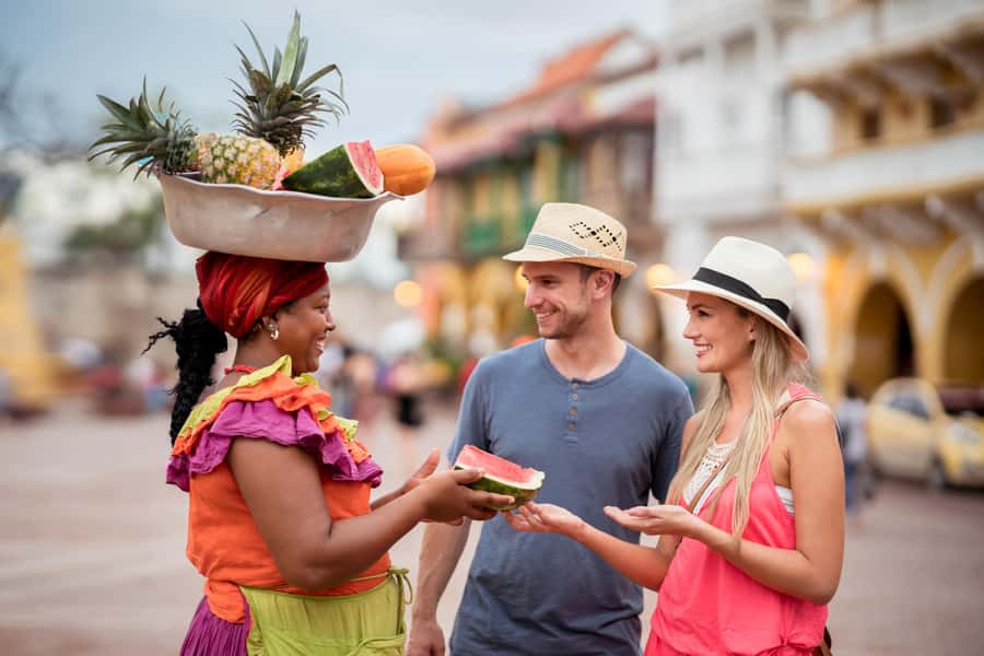 Cartagena: Walled City and Getsemani Shared Walking Tour - Plaza Santo Domingo and the old colonial core