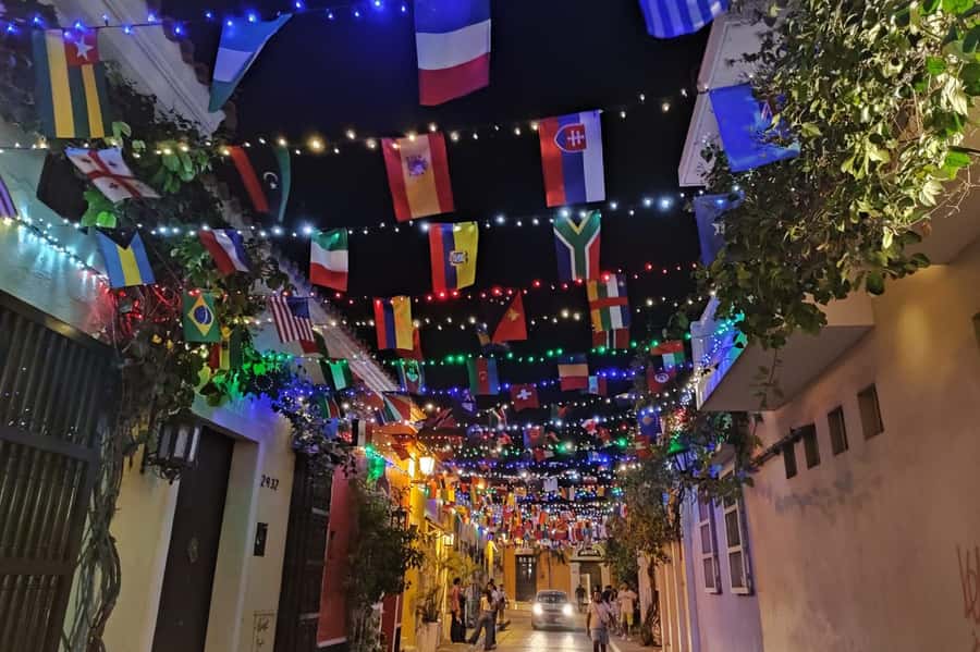 Cartagena: Walled City & Getsemani Private Tour - Getsemani after the old center