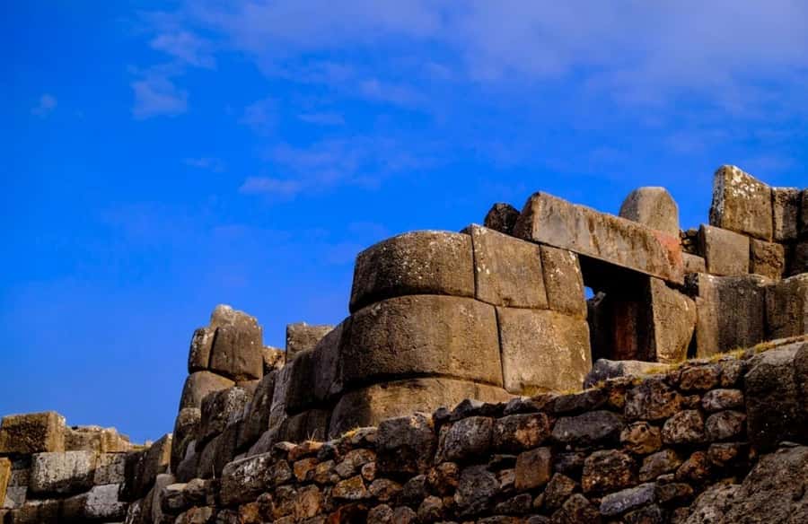 City Tour Cusco Qoricancha Sacsayhuaman y Tambomachay - Qenqo, a ceremonial place in the rock