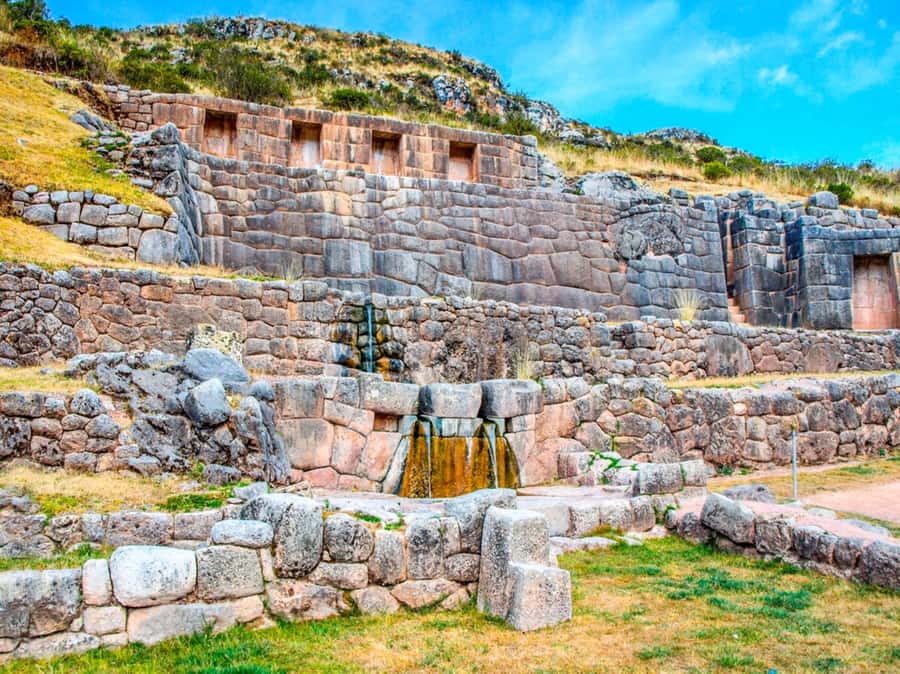 City Tour Cusco Qoricancha Sacsayhuaman y Tambomachay - Puka Pukara, the final hilltop stop