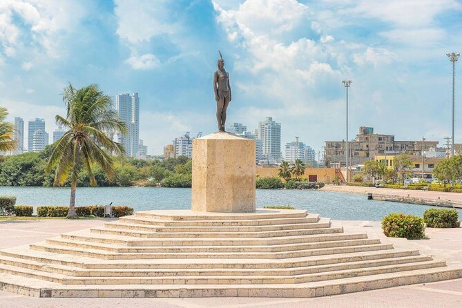 City Tour in Chiva through the City of Cartagena - From the bay to Cartagena’s giant letters