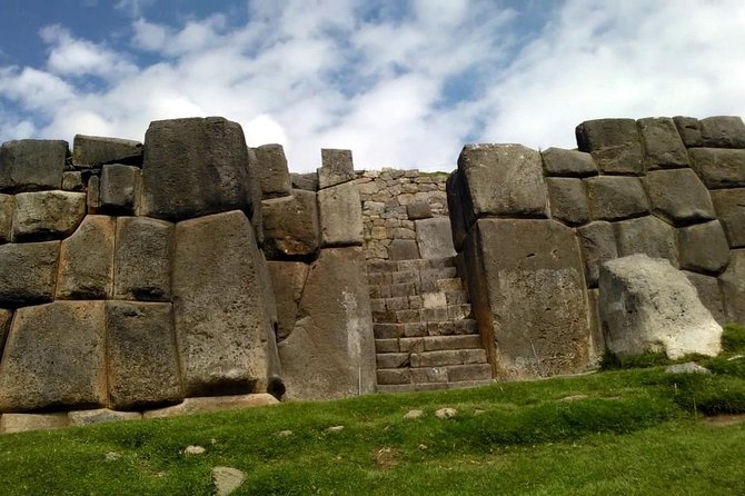 City Tour in Cusco & visit Museum South American Camelid Private. - Q’enqo: carved stone and ceremonial mystery