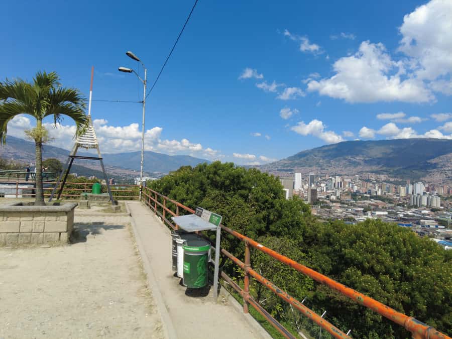 City Tour Medellin with a Chiva or a thematic van - Who should choose this four-hour route?