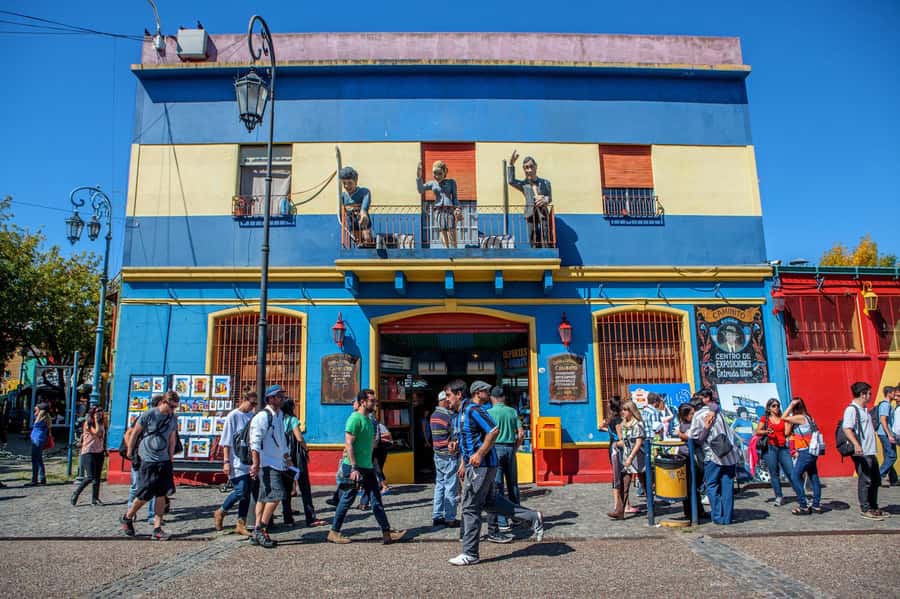 Classic City Tour of Buenos Aires: Neighborhoods and Emblems - Recoleta and Retiro: elegant avenues and famous addresses