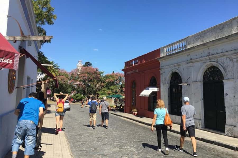 Colonia del Sacramento: Small-Group Day Trip - Walking into the Old Town