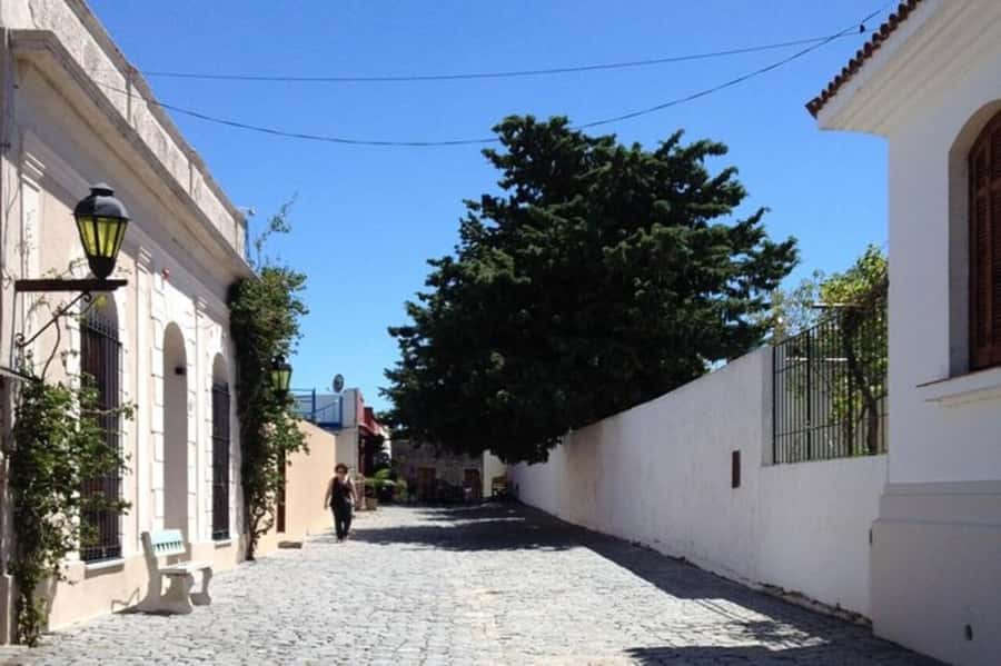 Colonia del Sacramento: Small-Group Day Trip - Pickup in Buenos Aires and the ferry crossing