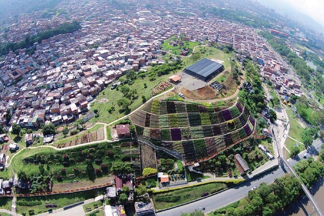 Comuna 4 Walking Tour Medellin - Health care, street vending, and daily survival
