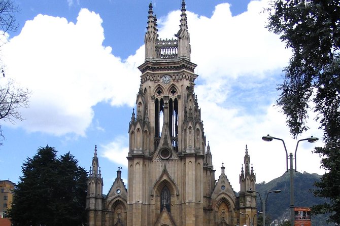Cruise Bogota gay district - Start at Lourdes Square with a safety briefing