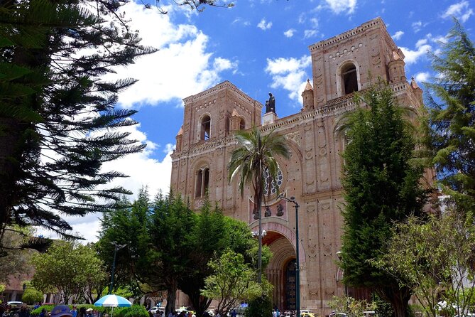Cuenca Your Way Exclusive Private City Tour - Bolivar Street and the 10 de Agosto Market
