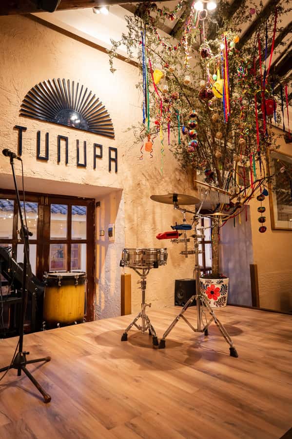 Cusco: Folkloric Andean Show & 3-Course Dinner at Tunupa - Dinner and Andean music in Cusco’s main square