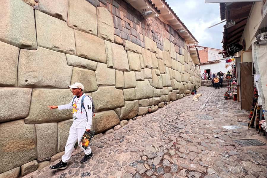 Cusco: Historic Walking Tour with Pisco Sour and Music Show - Starting at the Inca Fountain in the Plaza de Armas