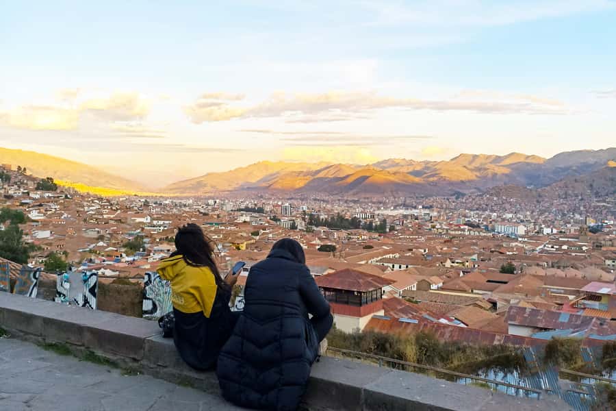 Cusco: Historic Walking Tour with Pisco Sour and Music Show - Guides, language, and group size