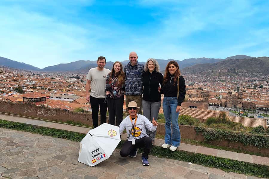 Cusco: Historic Walking Tour with Pisco Sour and Music Show - Cathedral and Company of Jesus: Cusco’s colonial face