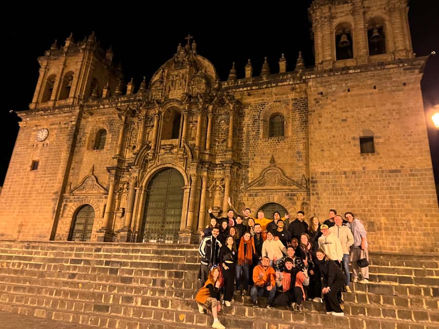 Cusco: Pub Crawl with Skip-the-Line Access and Drinks - The first bar sets the social tone