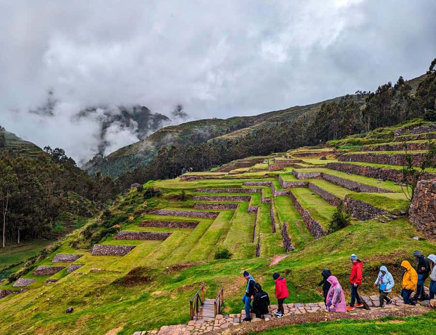 Cusco:Sacred Valley Pisaq,Ollantaytambo,Chinchero with Lunch - Taray gives you the first wide view
