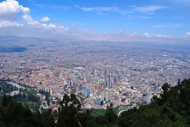 Descubre la Magia: Catedral de Sal & Bogotá en 1 Día - What the private vehicle adds