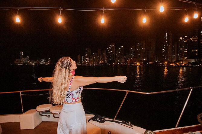 Dinner cruise on Cartagena's bay with Sibarita Master - An evening on Cartagena Bay, with the city lit up
