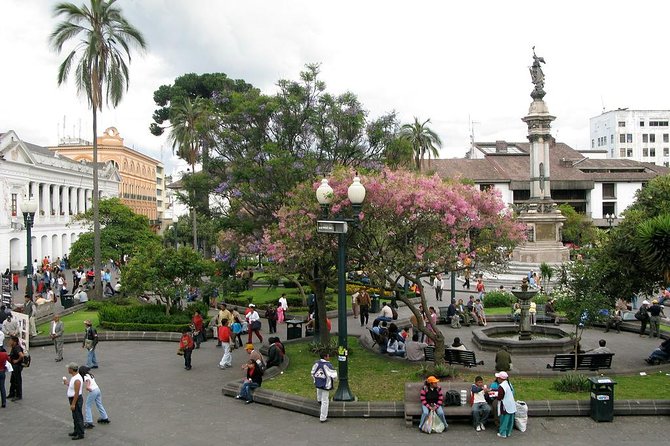 Discover Quito; Old town, Middle of the world + Cable car PRIVATE - Old Town begins with Quito’s best history lesson
