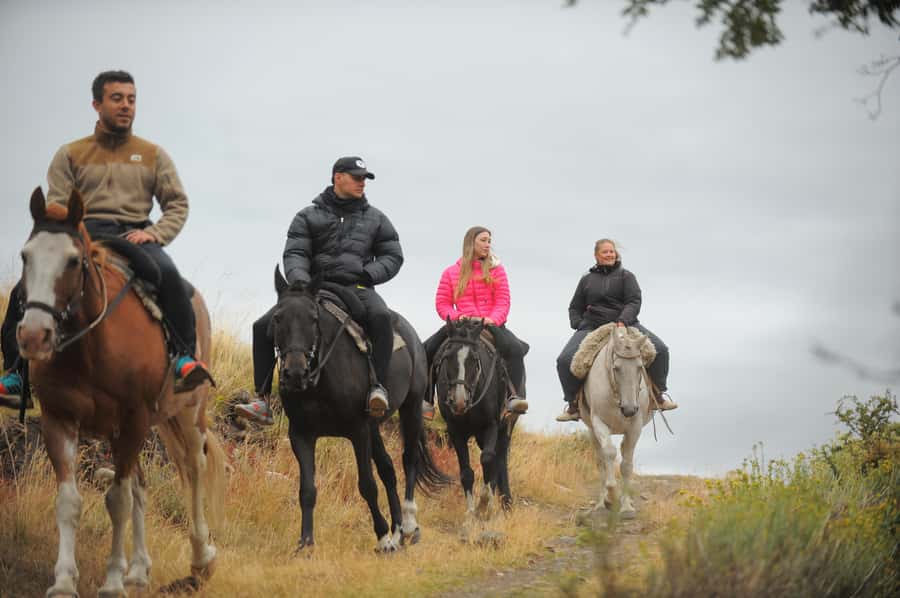 El Calafate: Horseback riding in Cerro Frias - Meeting the horses and getting comfortable in the saddle