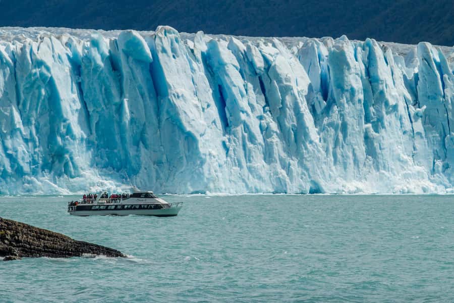 El Calafate: Perito Moreno Glacier, Boat Cruise & Glaciarium - A one-hour boat ride toward the north wall