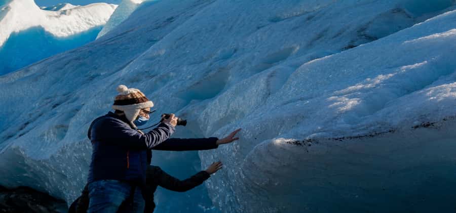 El Calafate: Safari Azul Los Glaciares Trekking Tour - The walk beside the ice
