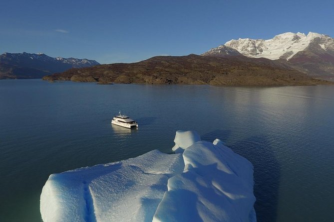 Estancia Cristina Mirador del Glaciar Upsala - Lake Argentino, icebergs, and the Cristina Channel