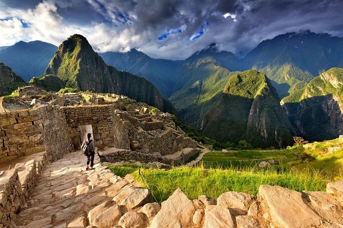 Excursion to MachuPicchu from Cusco with lunch | Private Service| - The two-hour ride to Ollantaytambo