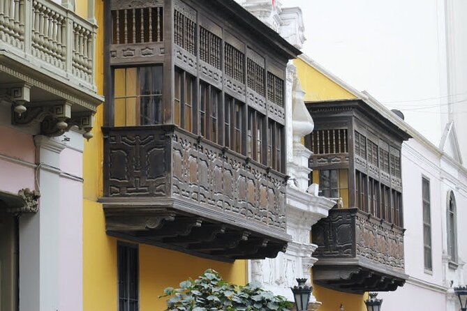 Experience Lima: Taste 12 Snacks and Visit Top Monuments - La Muralla Park adds a change of pace