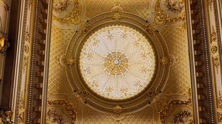 Experience Teatro Colon : Secure your Tour today!!! - Language choices and guide quality