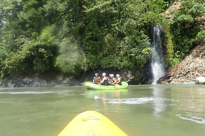 Extreme Rafting in Baños de Agua Santa Level III and IV+ - Safety instruction before the first rapid