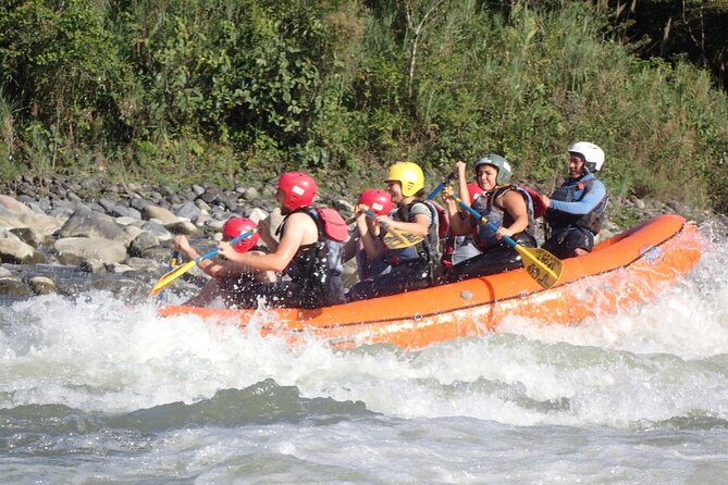 Extreme Rafting in Baños de Agua Santa Level III and IV+ - Lunch after the river