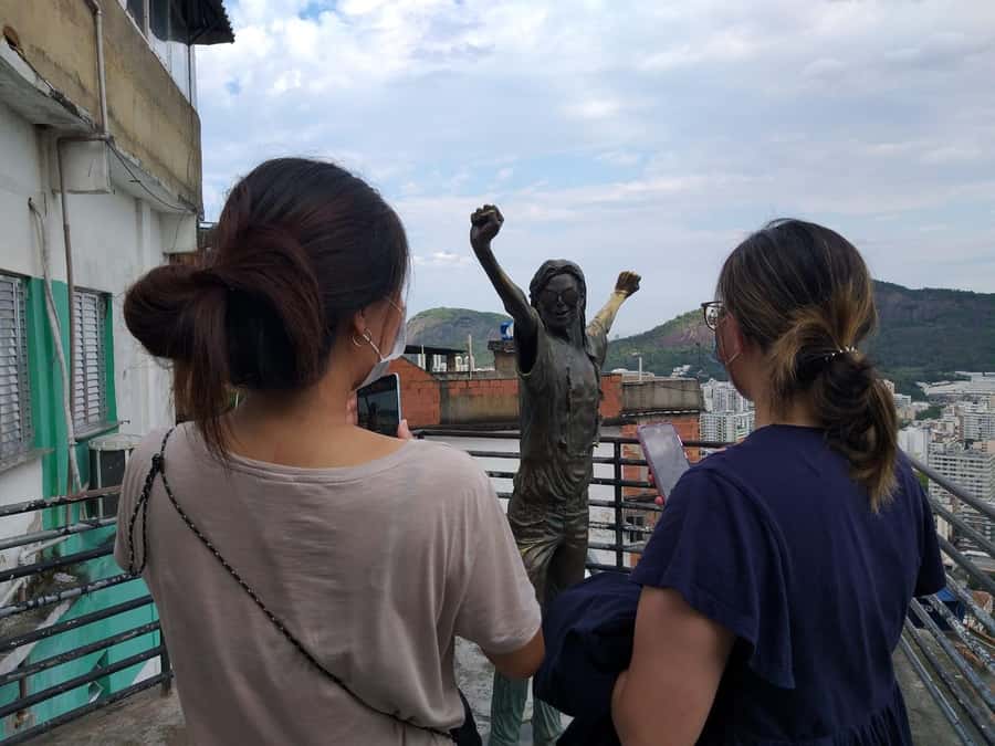 Favela Santa Marta: Walking Tour with local guide - Why the guide matters more than the route