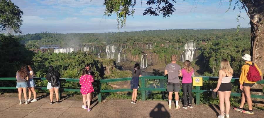 Foz do Iguaçu: Brazil/Argentina Sides Iguazu Falls Day Tour - Crossing the border without wasting your day