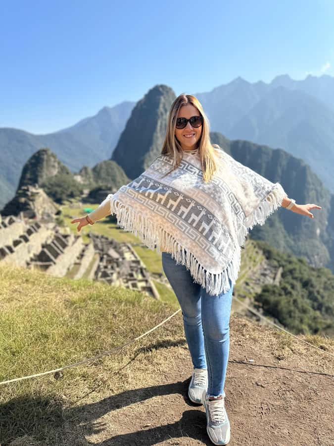 From Aguas Calientes: Machu Picchu guided tour with tickets - Who should choose this Machu Picchu tour?