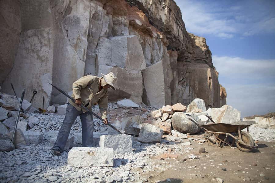 From Arequipa: Sillar Route Trek - Añashuayco Quarry and the work behind the stone