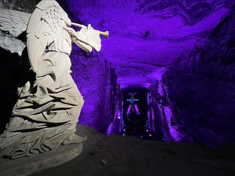 FROM BOGOTA: Salt Cathedral and Andrés Carne de Res (Chía) Tour - Who should book this experience