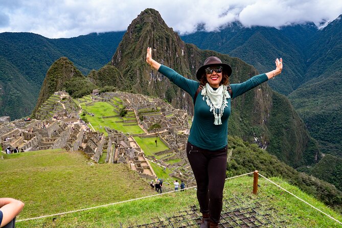 From Cusco - 2-Day Tour to the Sacred Valley and Machu Picchu with Lunch - What the two-day route really gives you