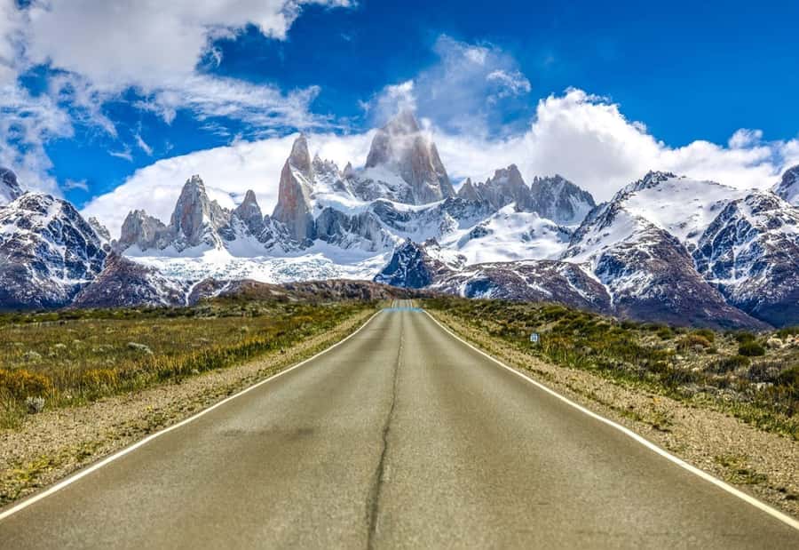 From El Calafate: El Chalten Full-Day Tour and Short Hike - A pause at Estancia La Leona