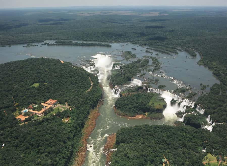 From Foz do Iguaçu: Argentinean Falls Tour with Pickup - Guides, group size, and the pace of the day
