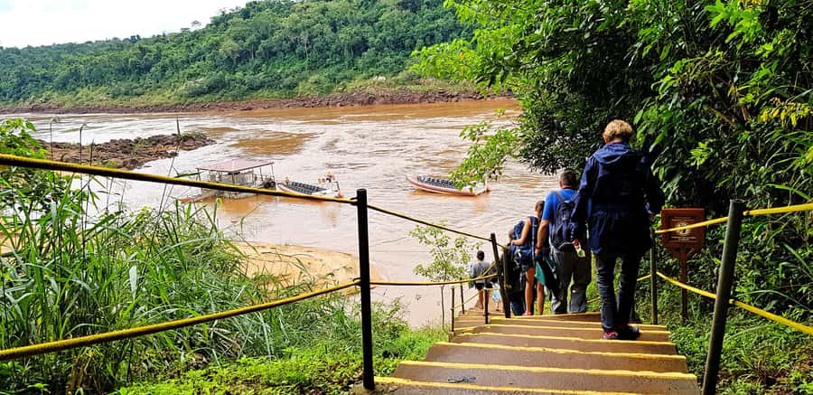 From Foz do Iguaçu: Argentinian Iguazu Falls with Boat Ride - Who should book this experience?